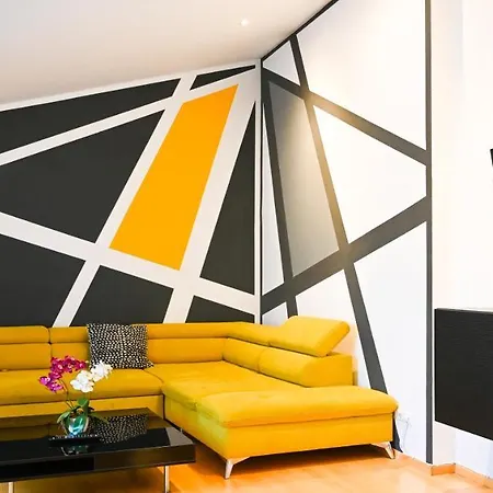 2Br Apartment For 6 With Private Terrace Near City Center & Metro U2-2